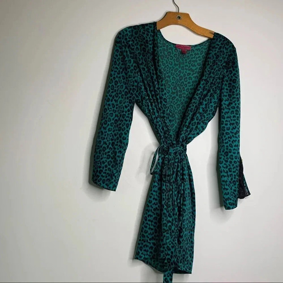 Betsey Johnson Leopard Print Robe - Picture 2 of 8